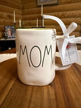 MOM Rae Dunn Coffee Mug